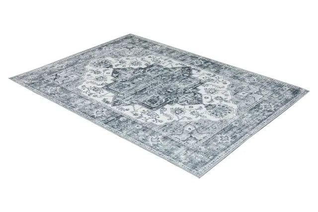 Maia Shiraz Motif