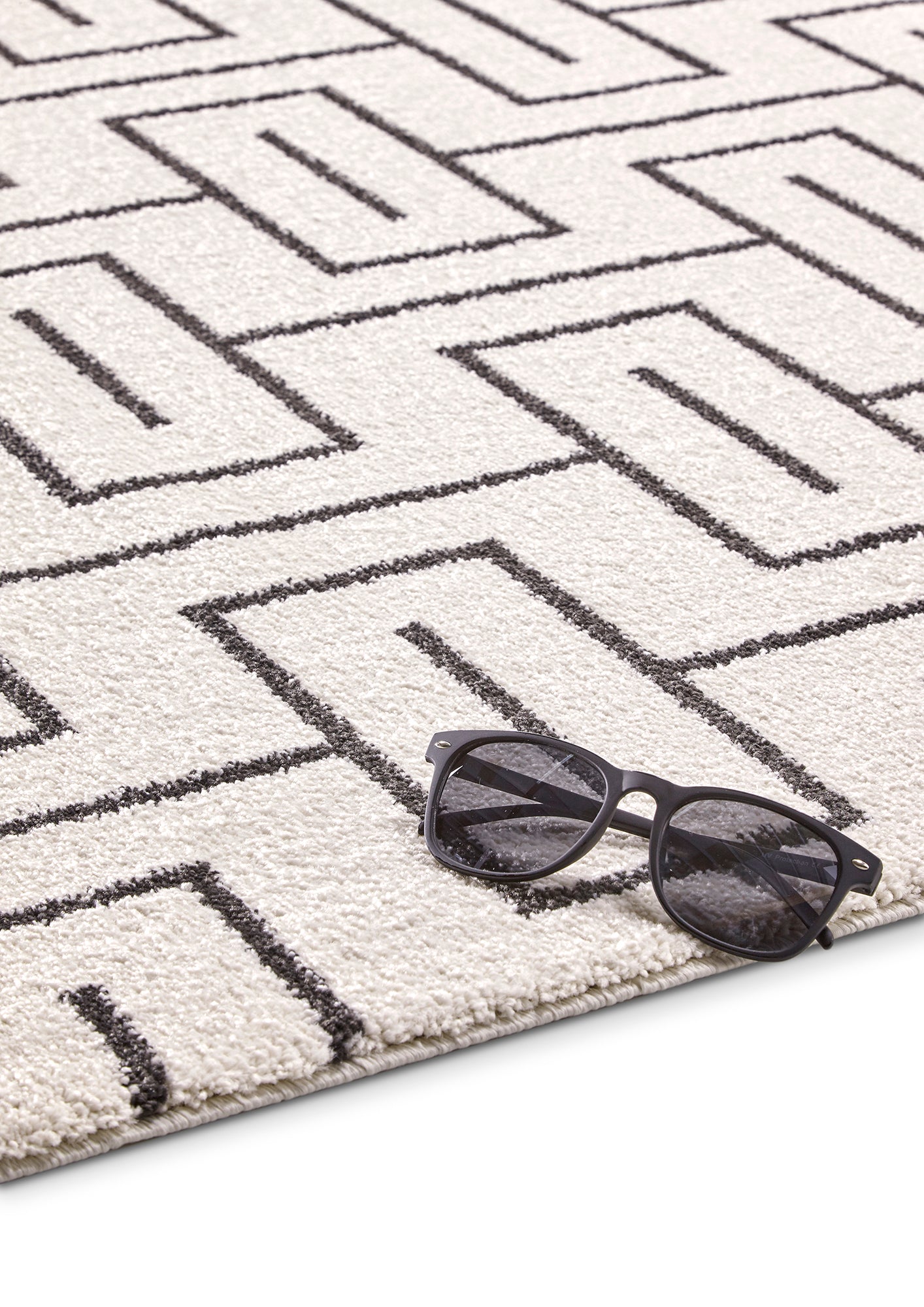 Elle Geometrical Square Line Design