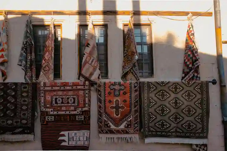 How to Identify and Choose an Heirloom Rug (Online Guide)