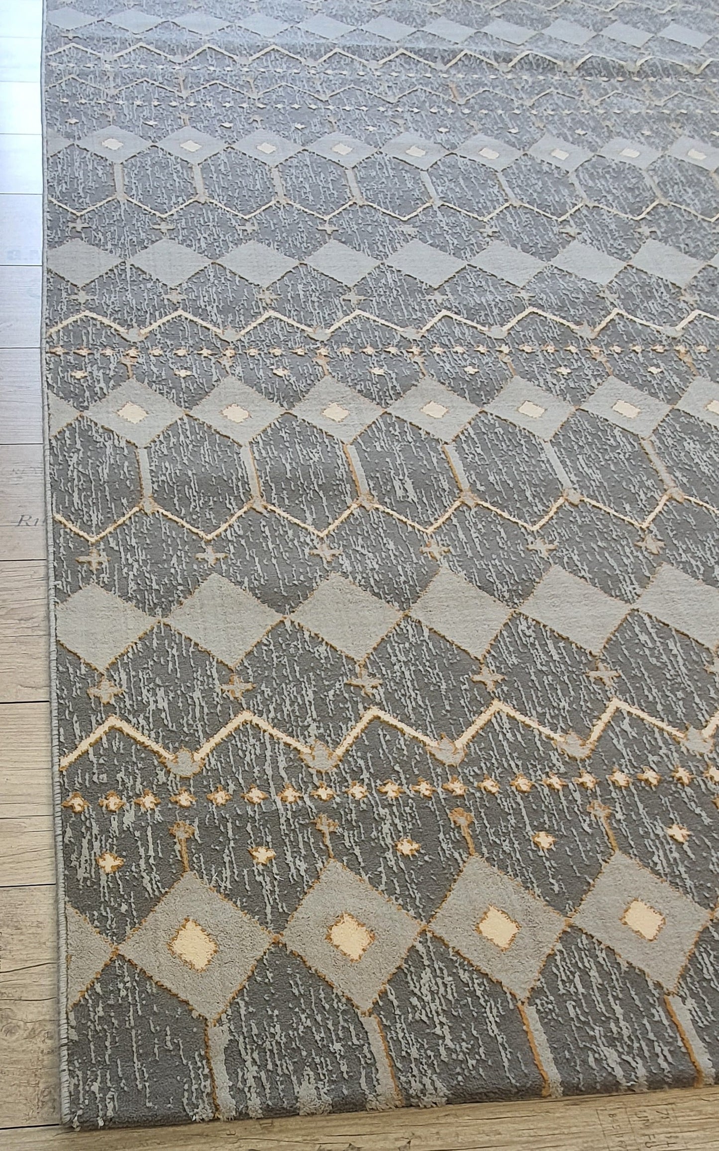 Pride of Persia Diamond Mesh